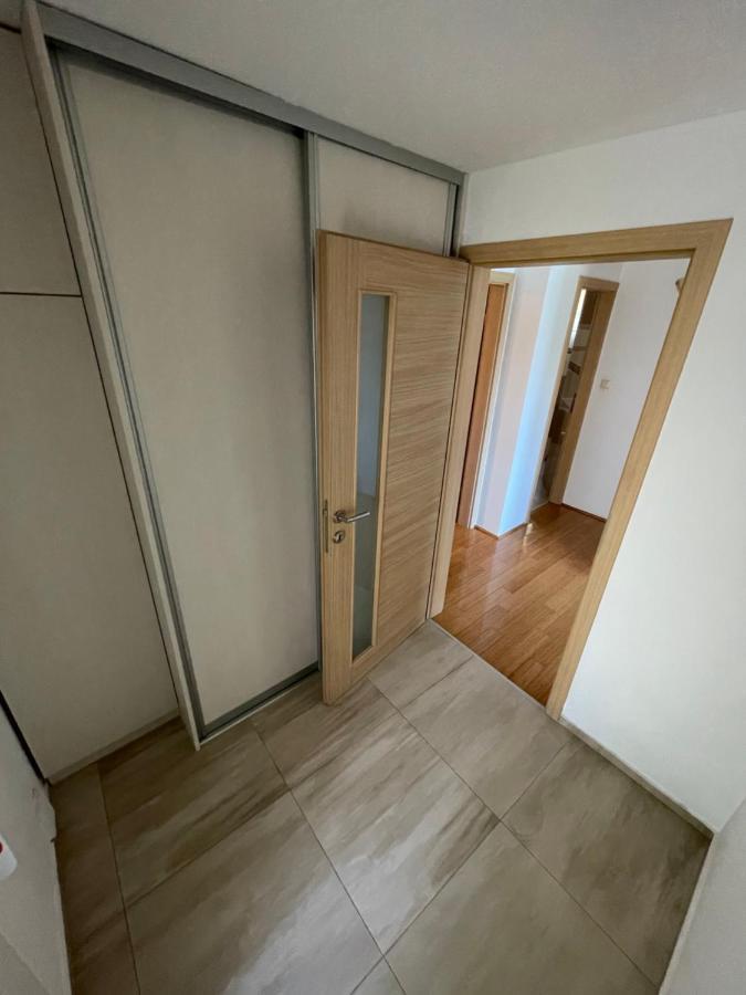 Apartment Victoria Стара Башка Екстер'єр фото