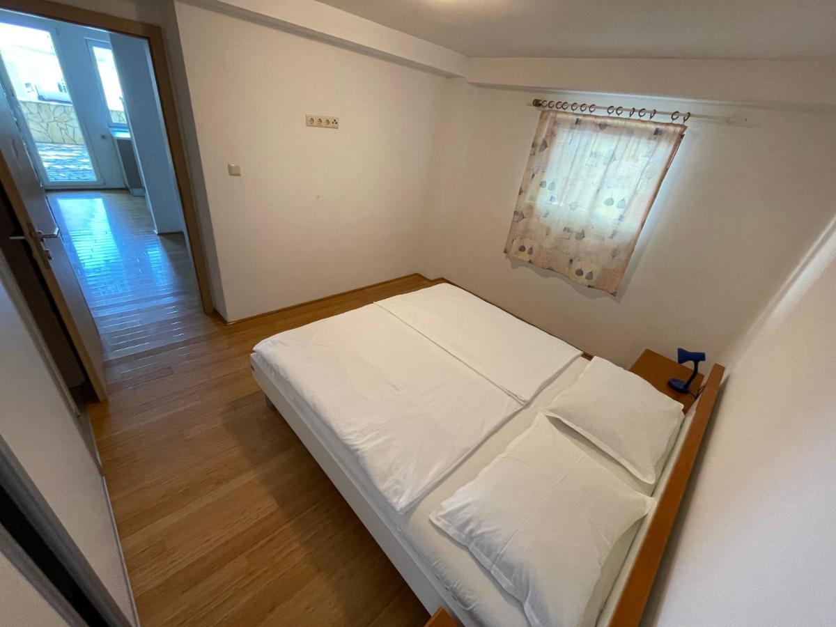 Apartment Victoria Стара Башка Екстер'єр фото
