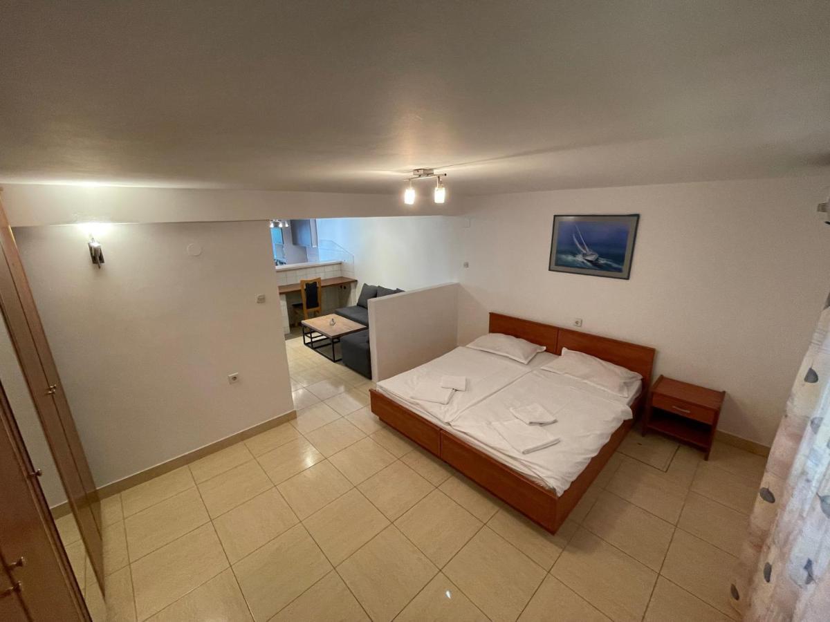 Apartment Victoria Стара Башка Екстер'єр фото